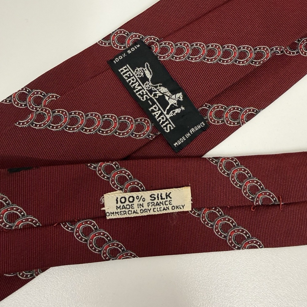Hermes Mens Vtg Tie Striped Horseshoe Chain Links Burgundy Silk 3" (W) x 55" (L)